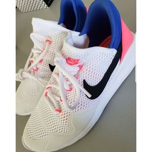 BRAND NEW Nike Air Womens Sneakers